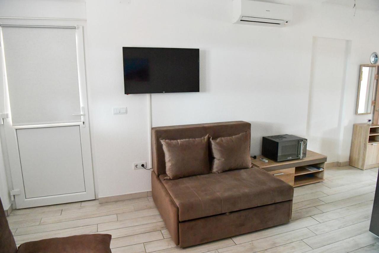 Apartments Villa Lucky Vir Exterior foto